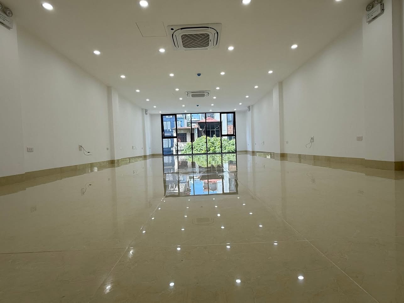 HIẾM, TÒA VĂN PHÒNG MẶT PHỐ VĂN CAO, BA ĐÌNH-VỈA HÈ-KD: 105M X10T, MT 6M, GIÁ 86 TỶ. - Ảnh 3